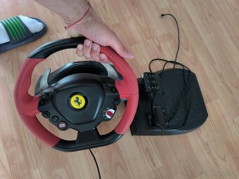Thrustmaster Ferrari 458 Spider volant na Xbox - 2