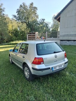 Volkswagen Golf 1.6 (2001) - 2