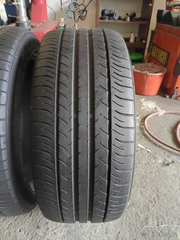 2xletní pneu 235/45/18.Dunlop. - 2