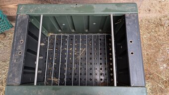 Plastovy box na seno - 2