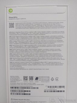 Apple iPhone 16 Pro - 2