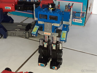 Robot Diaclone Nákladní automobil Transportér Transformers J - 2