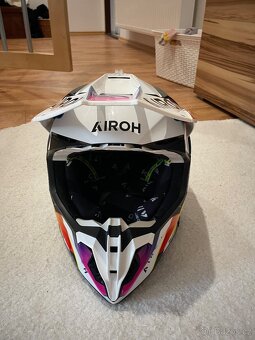 MX HELMA AIROH TWIST 3 - 2