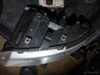 Chrysler Voyager RG EU přední světlo lampa 2001-2007 levá a - 2