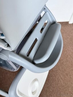 Kinderkraft Lastree 2w1 - jídelní židlička, lehátko - 2