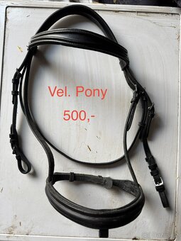 Úklid sedlovny pro kone - 2