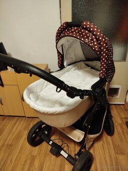 Béžový kočárek - 2