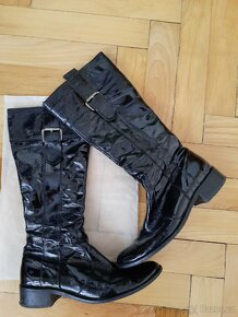 Černé lakované kozačky - 2