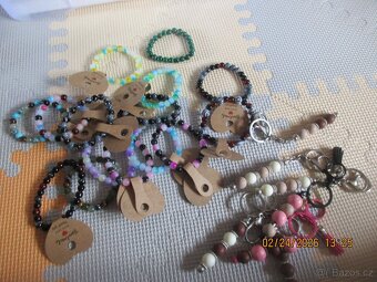 Náramky korálkové a klíčenky - 2