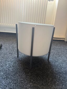 Kovový stojan na květiny - 2