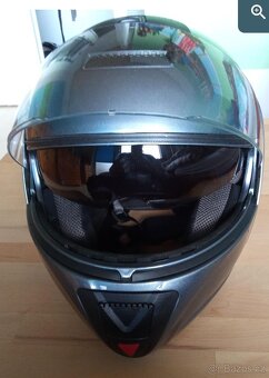 Motorkářská helma - 2