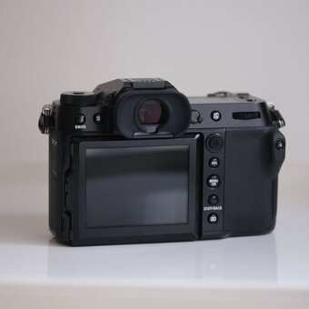 Fujifilm GFX 50S II - 2