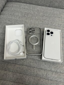 iPhone 15 Pro Max 256 GB Bílý Titanium - 2