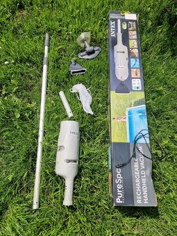 Akumulátorový bazénový vysavač INTEX - 2