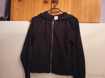 Černá basic mikina (Sinsay) na zip s kapucí - 2