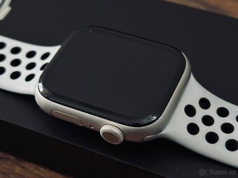  Apple Watch 7 silver 45 mm Nike series, top stav - 2