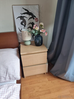 Noční stolek Ikea MALM (komoda) - 2