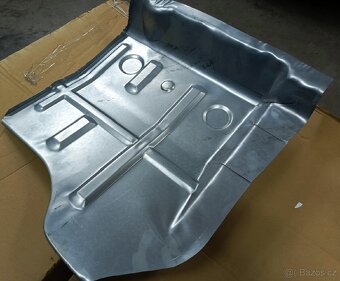 Podlaha Suzuki Samurai. - 2