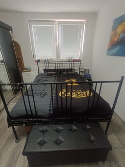 Železná černá postel s matrací - 2