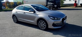 Hyundai i30 Fastback 1,4T GDi nové v ČR 1, majitel - 2
