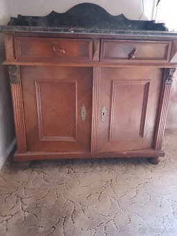 Starožitný nábytek - 2