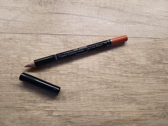 Tužka na rty Givenchy voděodolná - 2