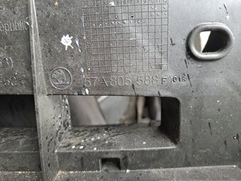 Škoda Karoq chladičovka,  přední stěna. - 2