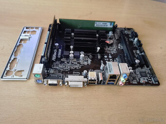 Základní deska ASRock Q1900M + 4GB DDR3 - 2