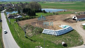 Prodej pozemkku v malebné obci Kňovice – 3026m² - 2