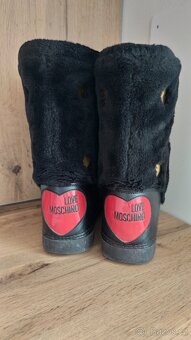 Sněhule Moschino - 2
