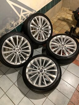Alu kola Škoda R19 5X112 LETNÍ PNEU 235/40 R19 TRINITY - 2