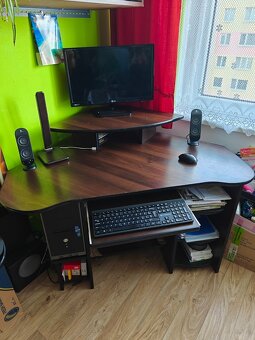 ROHOVÝ PC STůL - 2