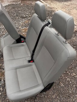 Druhá řada sedaček VW Caravelle T5 - 2