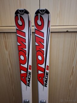 Sjezdové carvingové lyže Atomic Race 8 v délce 150cm - 2