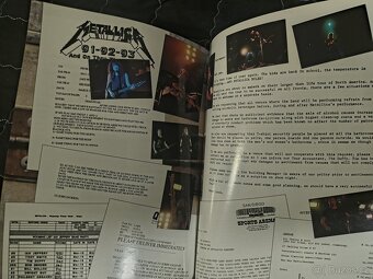 Booklet Metallica Live Shit 68 stran - 2
