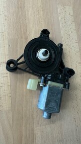 Motorek stahování oken 5Q0959801 - 2