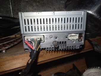 Mazda 323f radio - 2