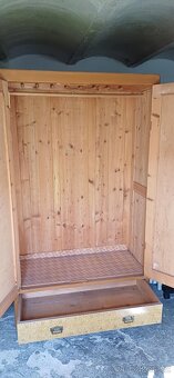 starožitná skříň - 2