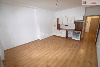 Pronájem bytu 1+kk, 28m² ul. Kolbenova, původní cihlový dům - 2