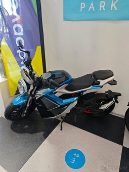 Nová elektromotorka Ovaobike MCR-H - 2