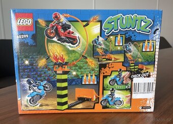 LEGO City 60299 STUNTZ 2 kaskadérské motorky na setrvačník - 2