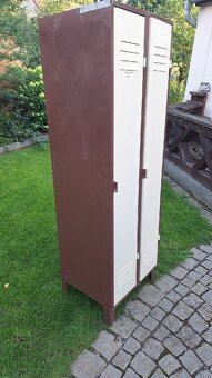 Šatní/dílenská plechová skříň, moc hezká. - 2
