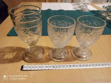 Staré dózy, silnostěnné sklo -sklenice, číše - 2