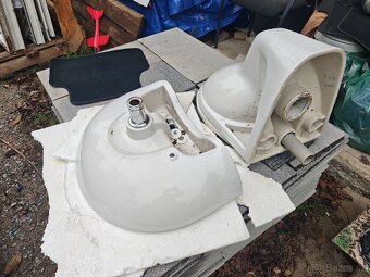 Závěsné WC,  umyvadlo - 2