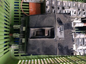 Bakelitové jističe menší větší - 2