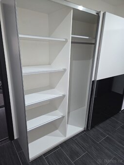 Šatní skříň - 2