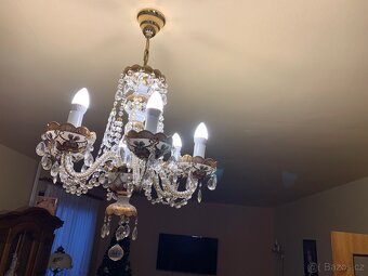 Klasický křišťálový lustr a lampička - 2