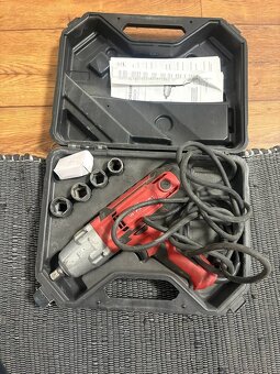 Rázový utahovák. - 2