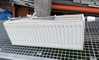 Radiator deskový s termohlavici - 2