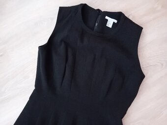 HEZKÉ DÁMSKÉ ČERNÉ ŠATIČKY - vel.36 / zn. H&M - 2